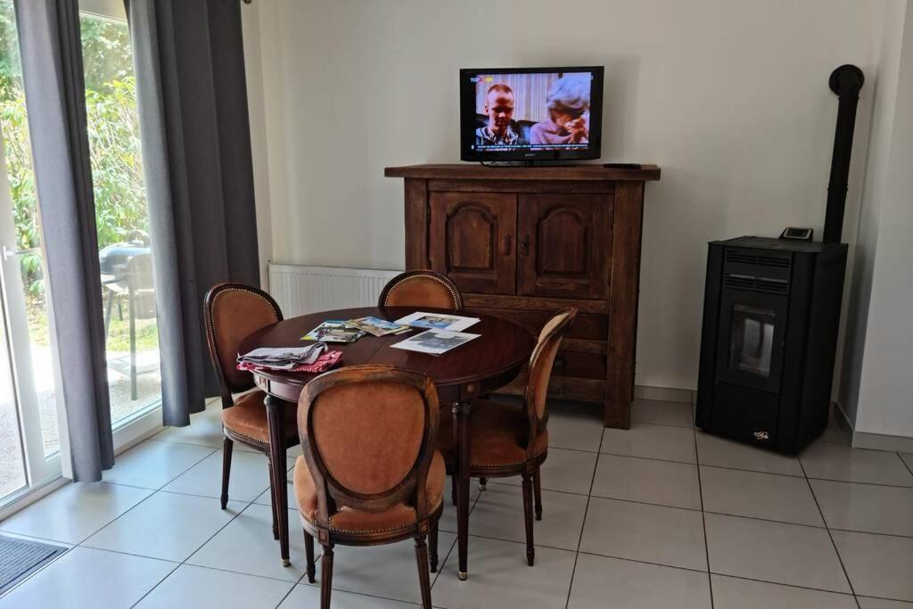 Maison Centre De Bellegarde Avec Jardin Et Terrasse Equipee D'Un Salon De Jardin Et D'Un Barbecue Cuisine Equipee 3 Chambres Avec 2 Lits Double 140X190 Et 2 Lits Simple Chauffage Poele A Granules Parking Gratuit Devant La Maison Bellegarde-du-Loiret ภายนอก รูปภาพ