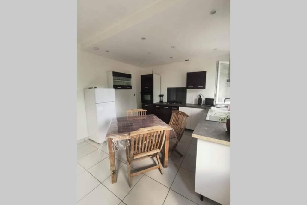 Maison Centre De Bellegarde Avec Jardin Et Terrasse Equipee D'Un Salon De Jardin Et D'Un Barbecue Cuisine Equipee 3 Chambres Avec 2 Lits Double 140X190 Et 2 Lits Simple Chauffage Poele A Granules Parking Gratuit Devant La Maison Bellegarde-du-Loiret ภายนอก รูปภาพ