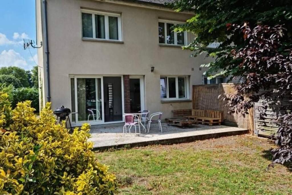 Maison Centre De Bellegarde Avec Jardin Et Terrasse Equipee D'Un Salon De Jardin Et D'Un Barbecue Cuisine Equipee 3 Chambres Avec 2 Lits Double 140X190 Et 2 Lits Simple Chauffage Poele A Granules Parking Gratuit Devant La Maison Bellegarde-du-Loiret ภายนอก รูปภาพ